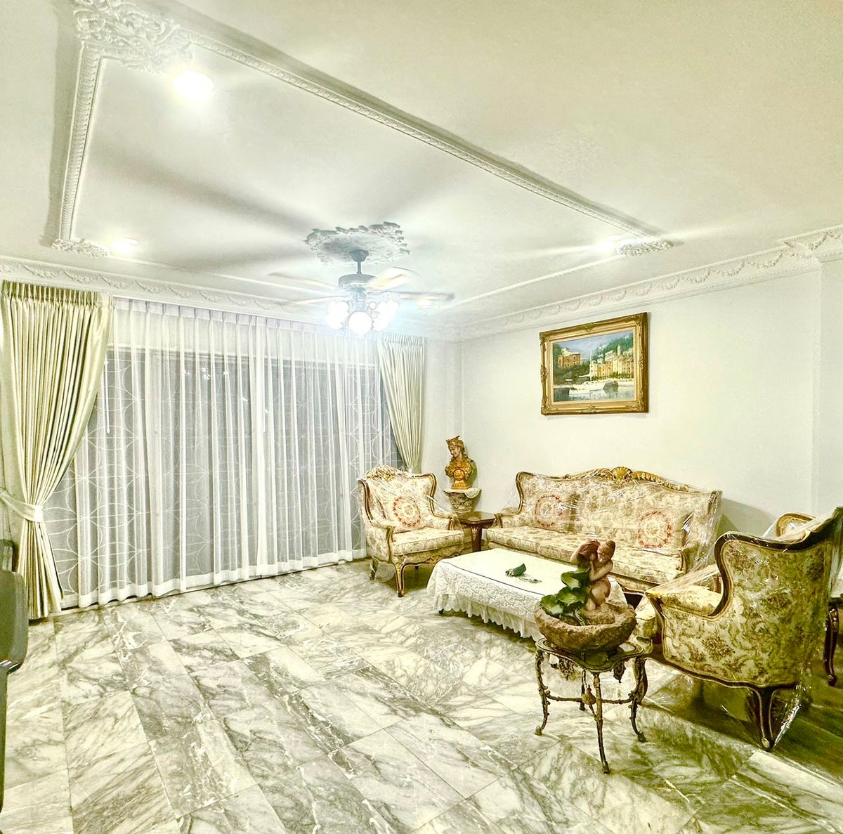 Luxurious 2-Floor Detached House near Taling Chan with European Marble Style
