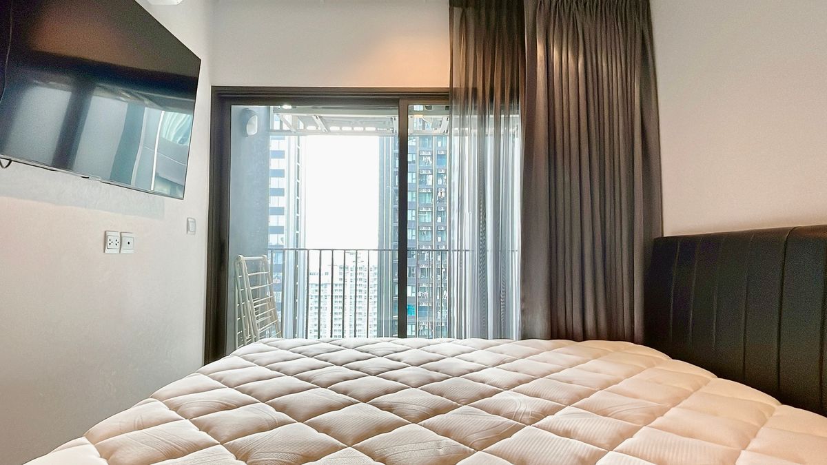 Life Asoke Rama 9 - Modern 1 Bedroom Near MRT
