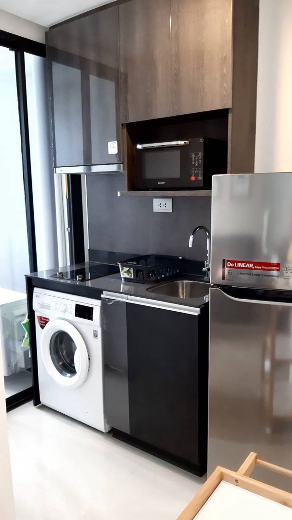 Convenient Condo with Furniture, Near Electric Train