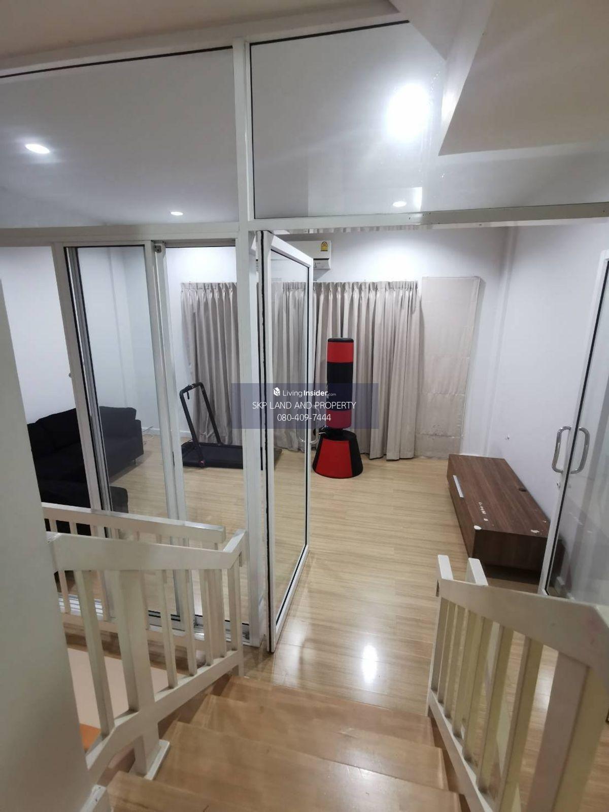 Townhouse near Kaset Nawamin with 3 bedrooms and 4 bathrooms