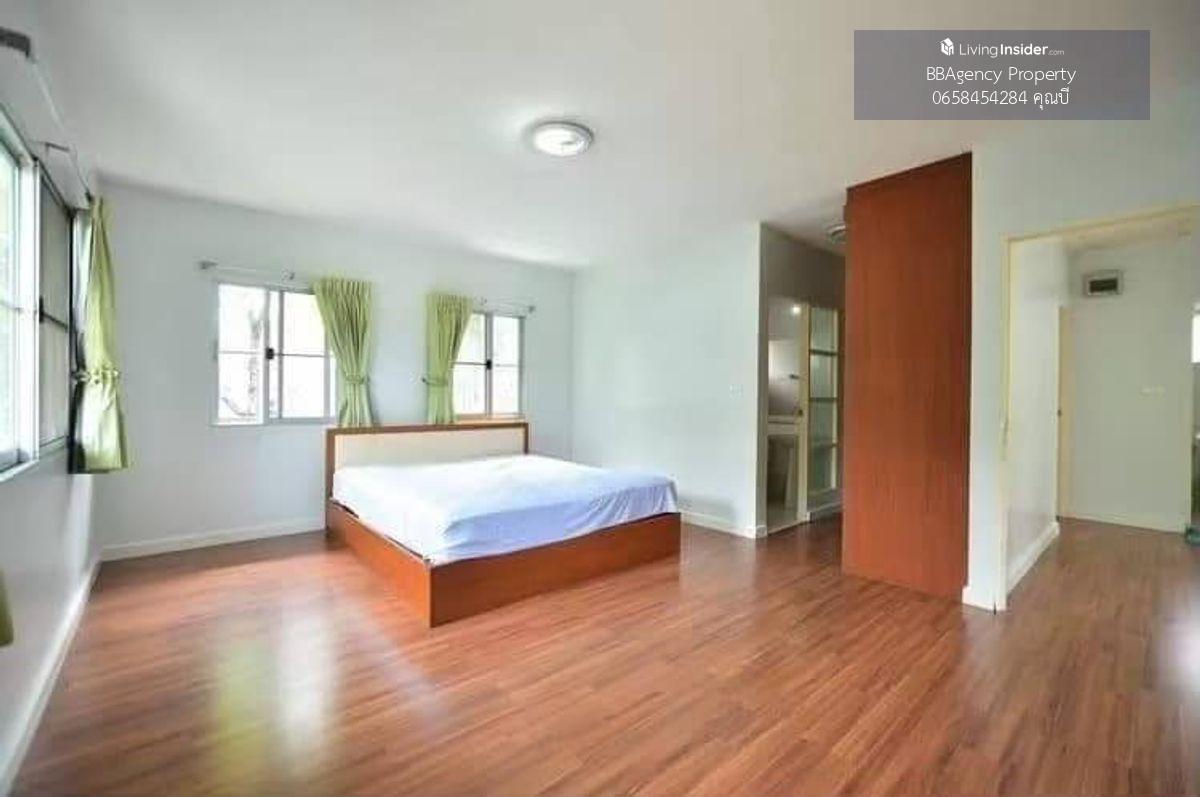 Detached House near Central Westgate with Multiple Amenities