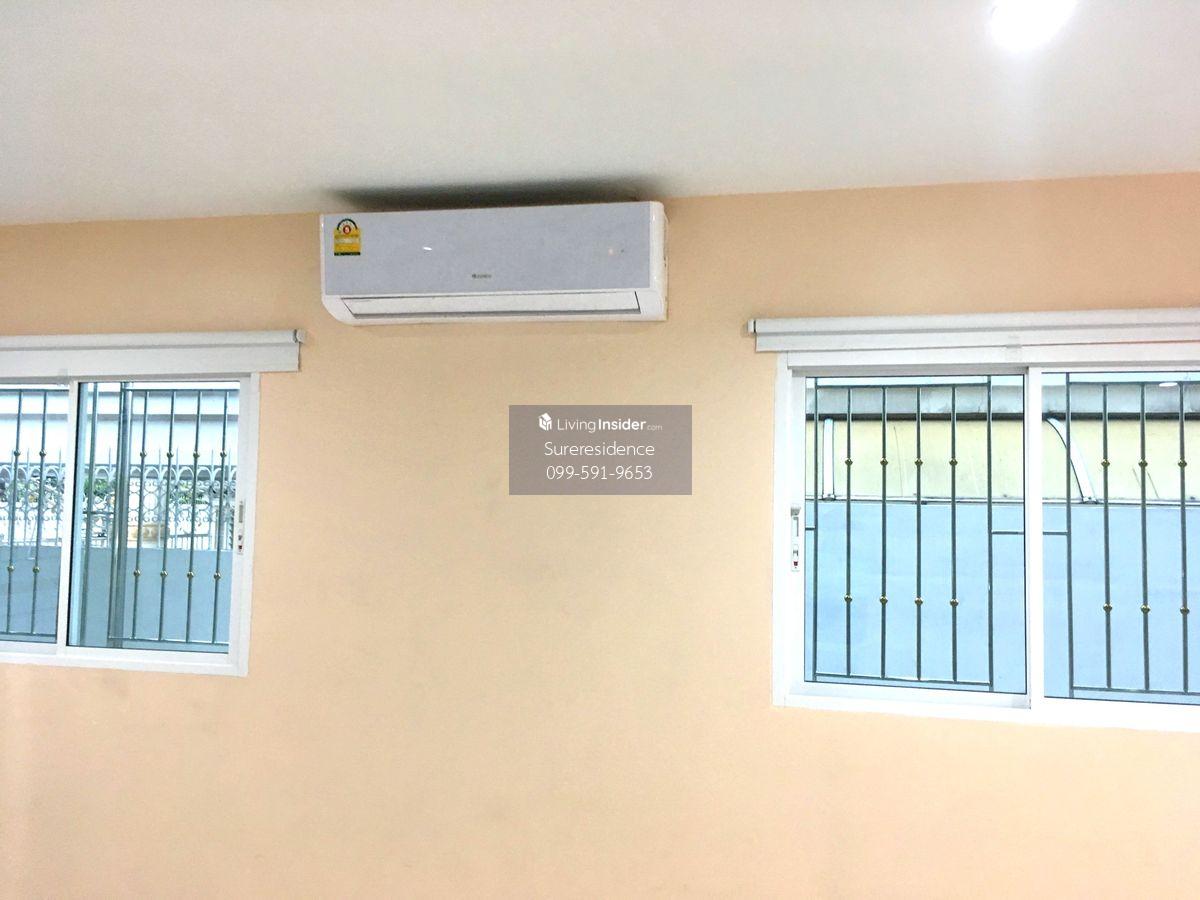3-Bedroom Townhouse in Huai Khwang - Spacious Urban Living