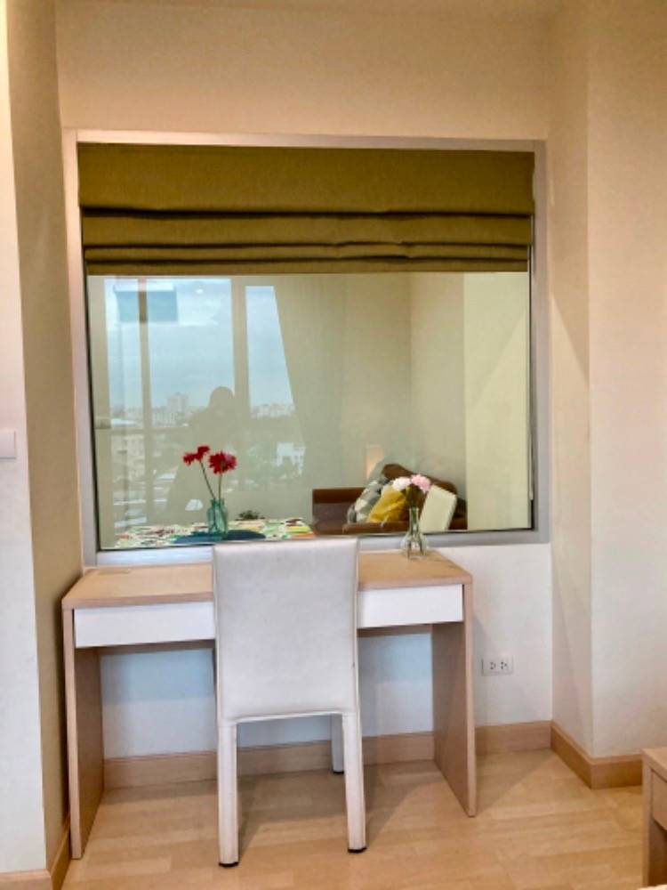Premio Quinto Phahon Yothin - Corner Condo Unit with North-Facing Balcony