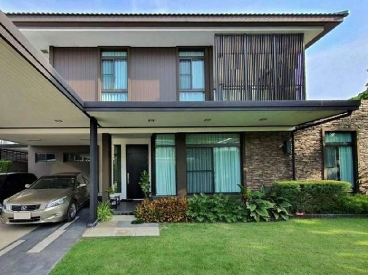 2-Storey Detached House near Ram Inthra Expressway with Multiple Amenities