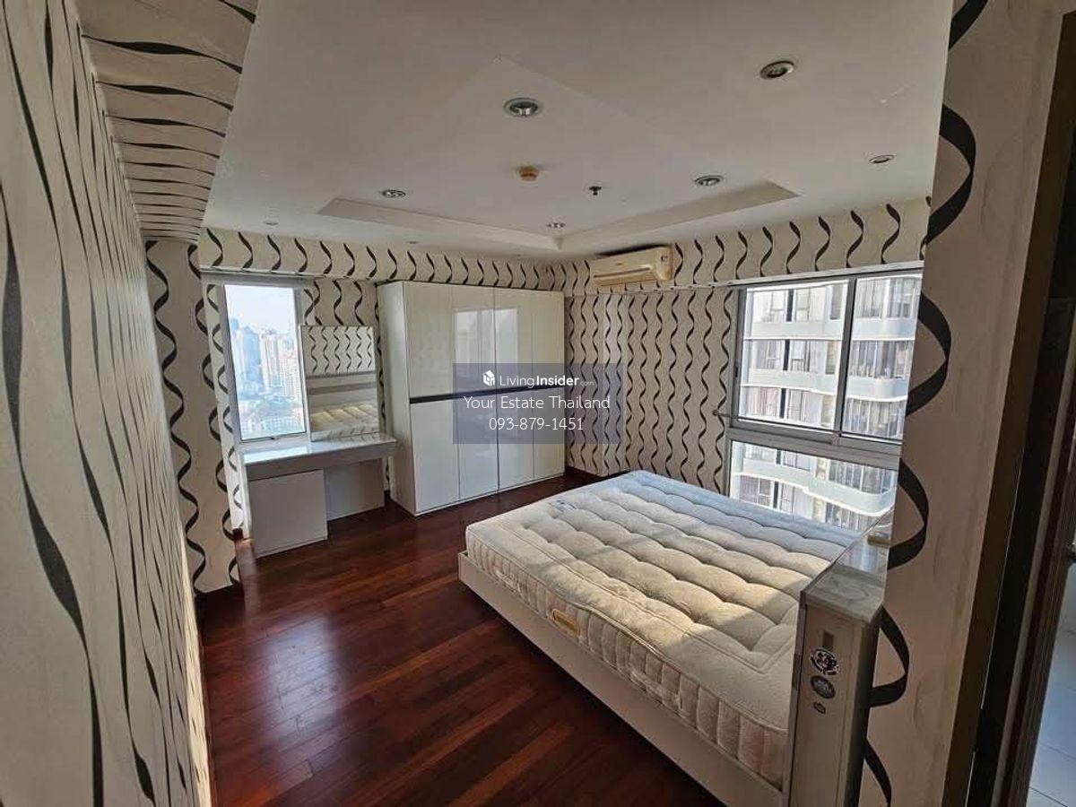 2 Bedroom Apartment with City and University Green Field View