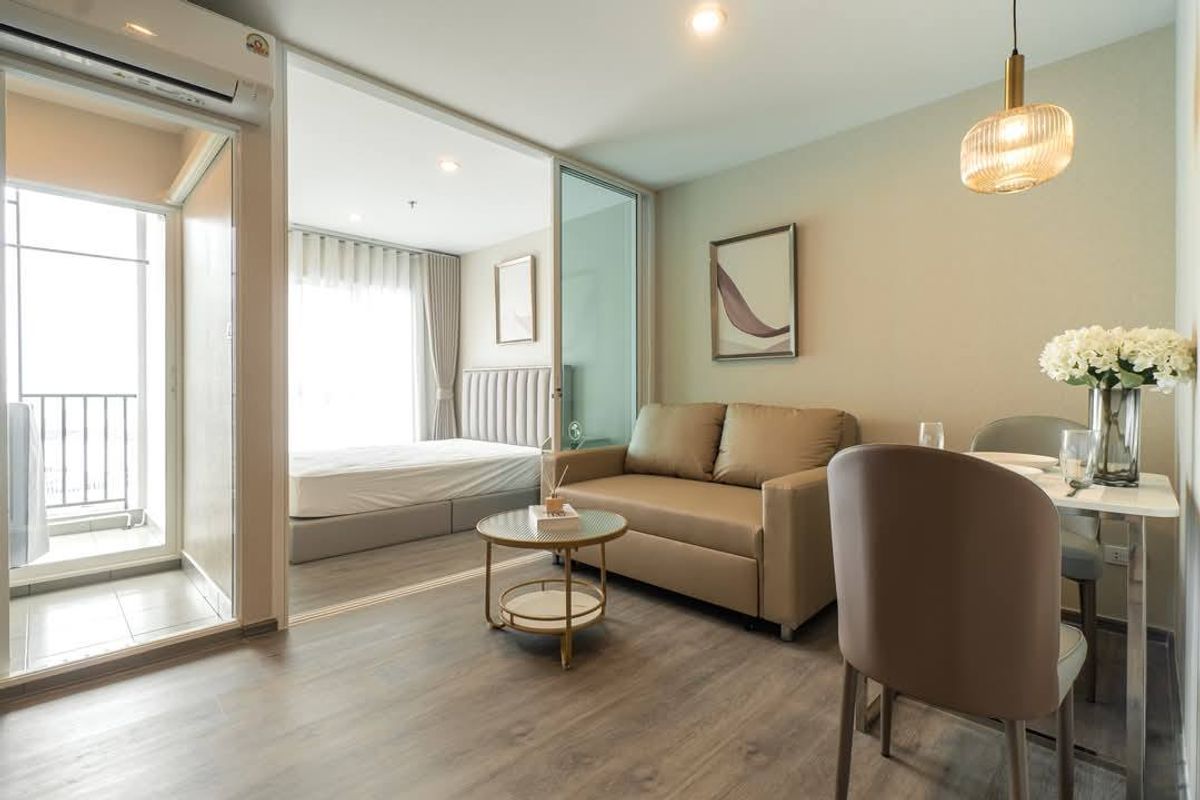 Regent Home Bangna: Compact 1-Bedroom Near BTS with Full Furnishings
