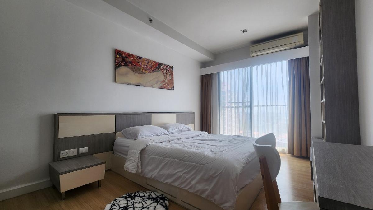 1 Bedroom Condo near BTS Chongnonsi & MRT Lumpini