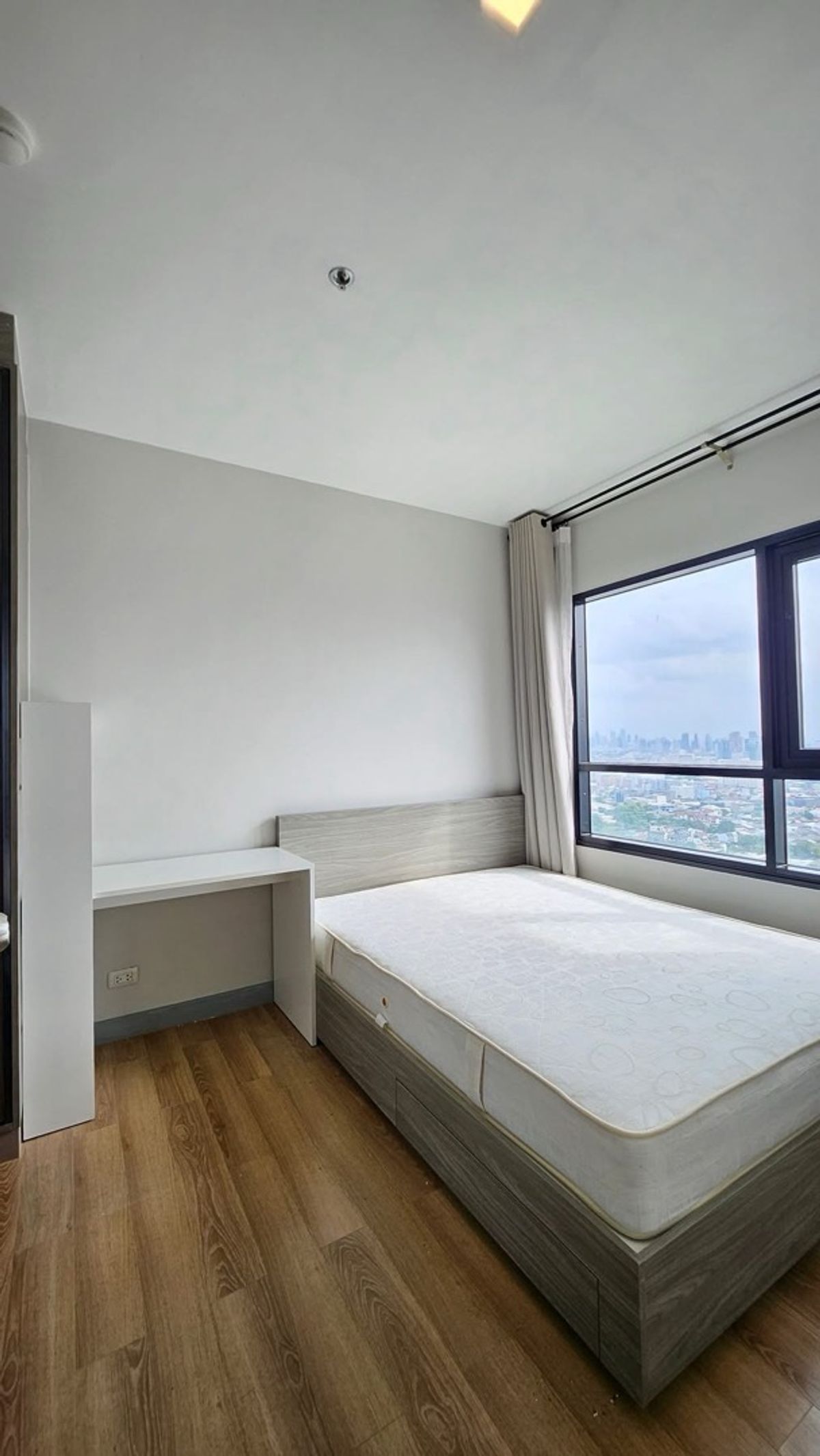 Кондо Chapter One Midtown на Lat Phrao 24 - Вид на місто з високого поверху
