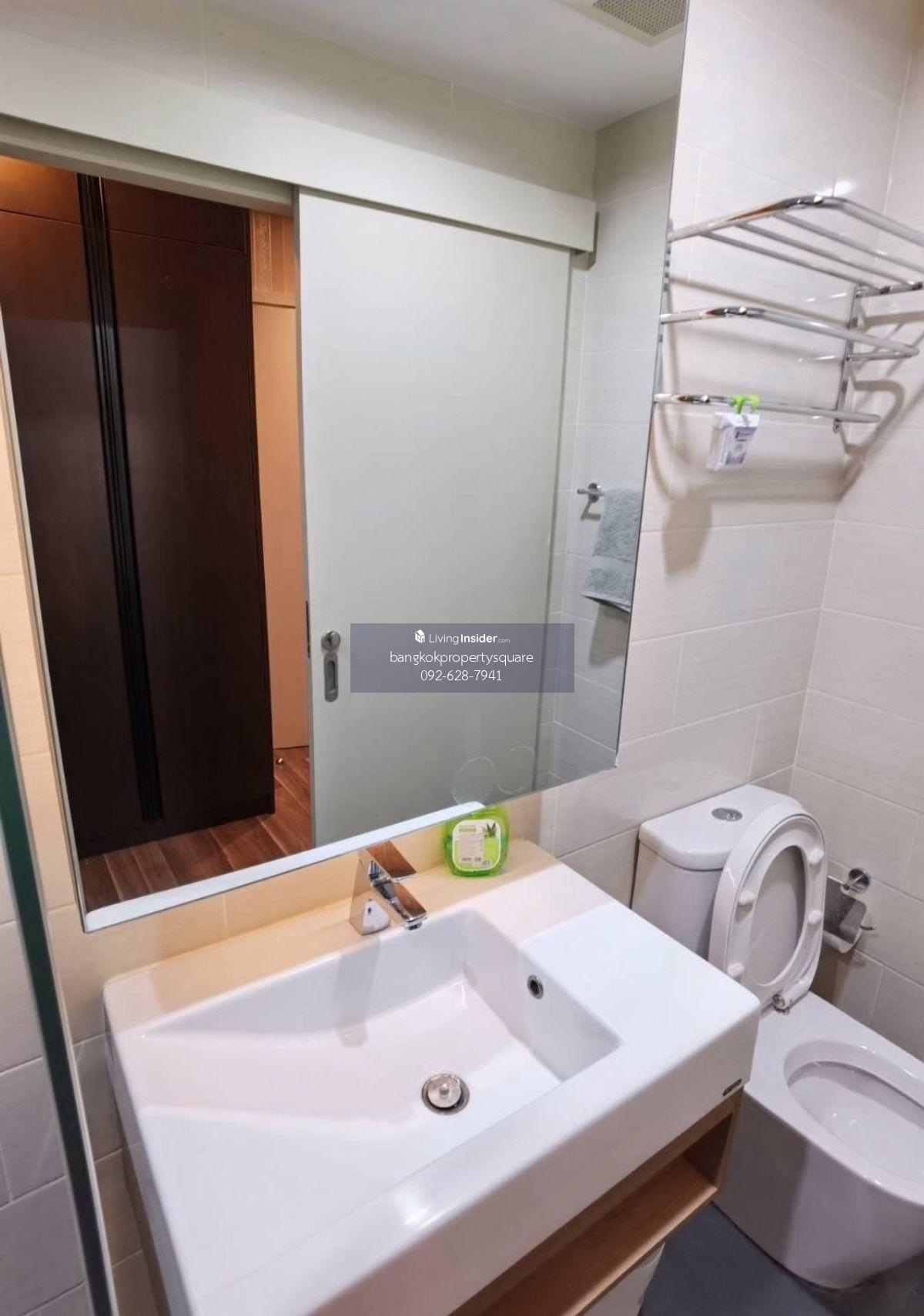 Stylish High-Rise Condo Near BTS BEARING