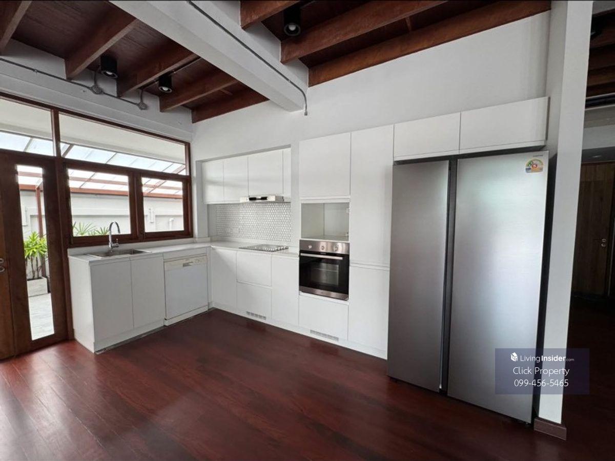 2-Story House with 4 Bedrooms near Pridi Banomyong, 6 Car Parking