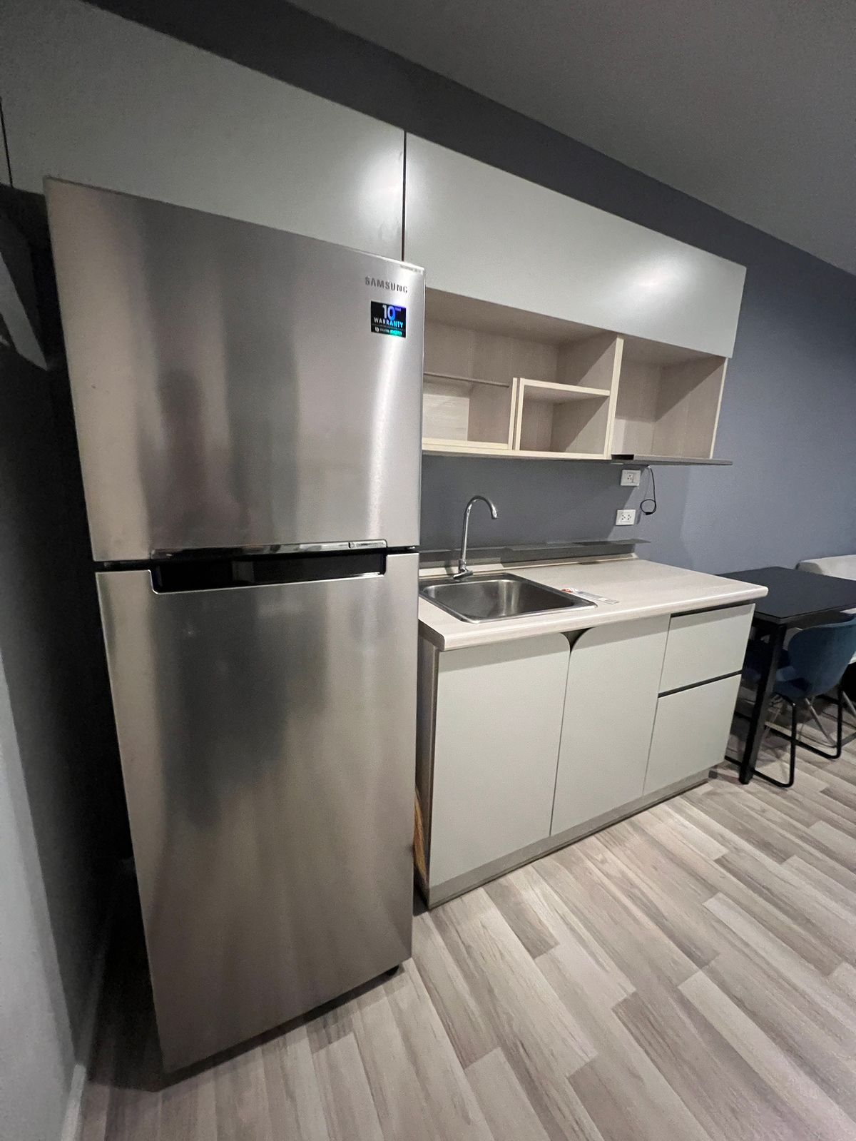 Low RAISE 1-Bedroom Condo with Fitness and Pool Near Seacon Square