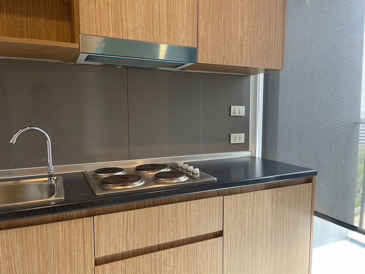 Big Room Condo near MRT, 58 sqm, 9th Floor