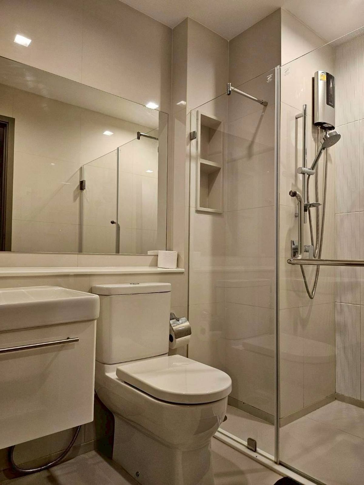 Life Asoke Highness Rental - Near MRT Rama 9