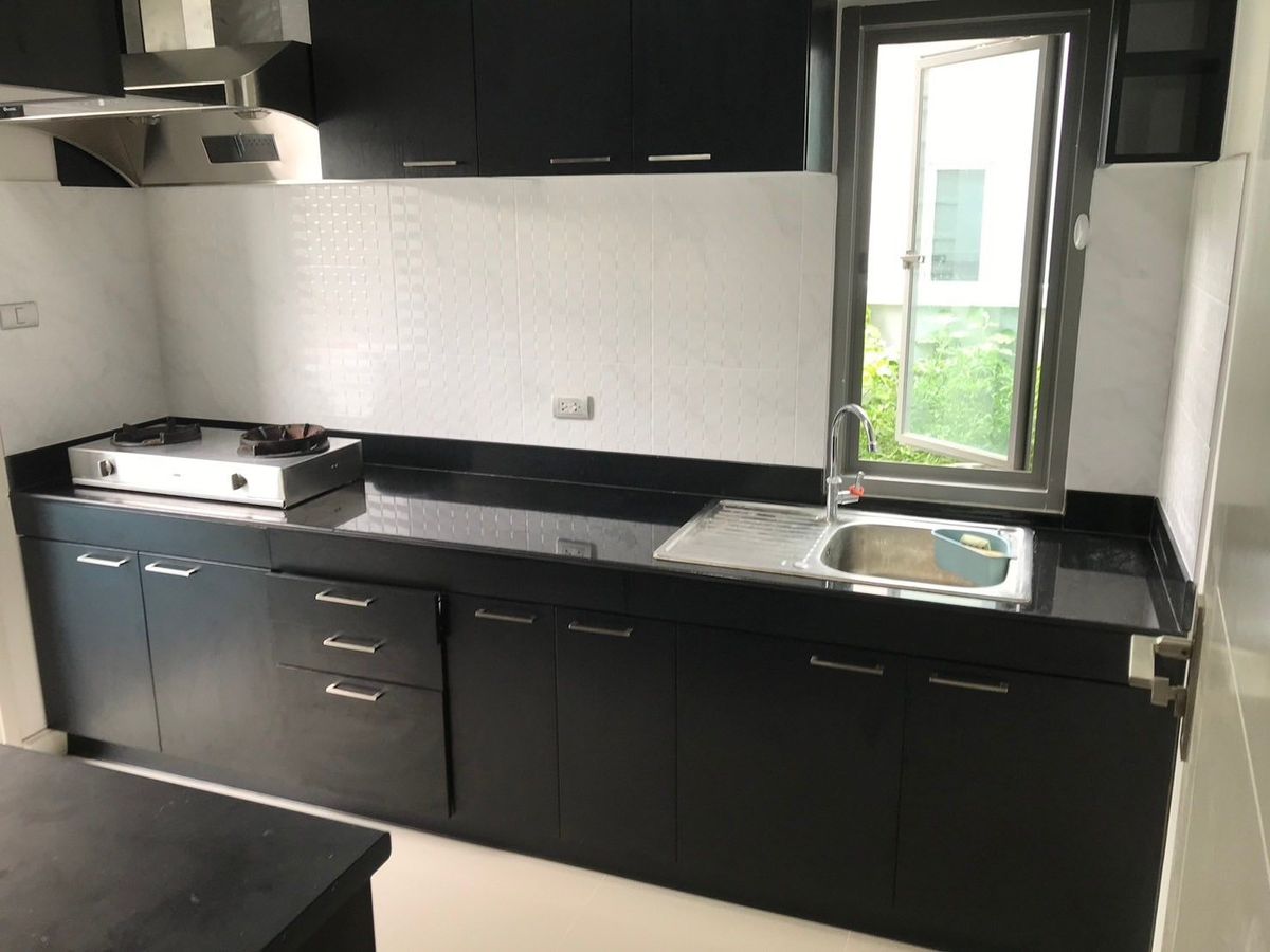 Spacious 4-Bedroom Rental with Complete Furnishings and Amenities