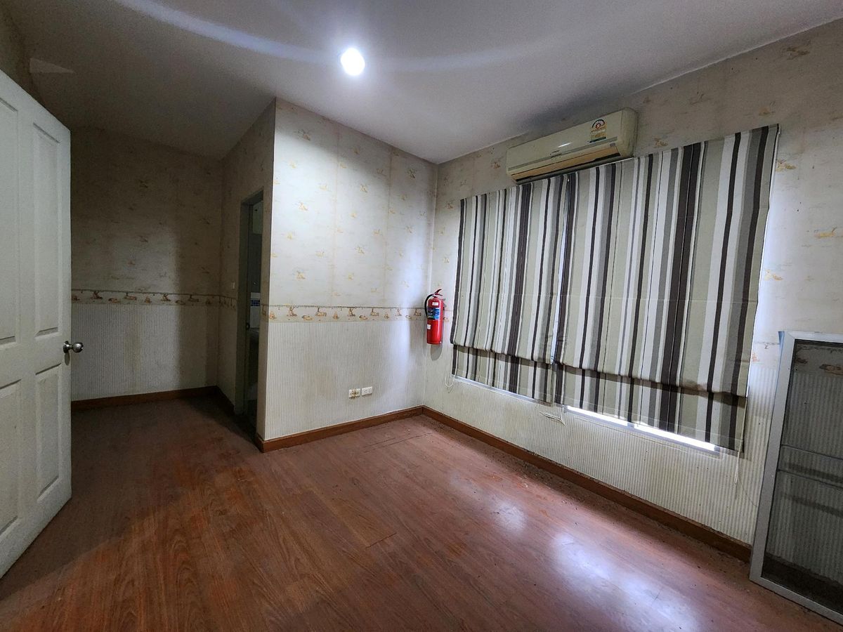 Townhome 3 floors, 3 bedrooms, near Central Eastville