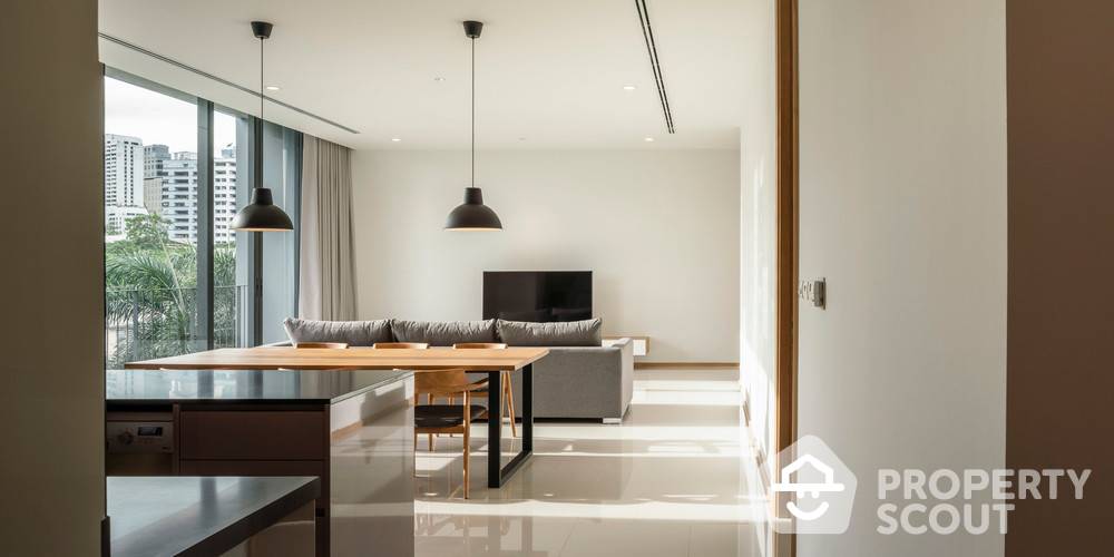 Fully Furnished 3-Bedroom Apartment near BTS Thong Lor