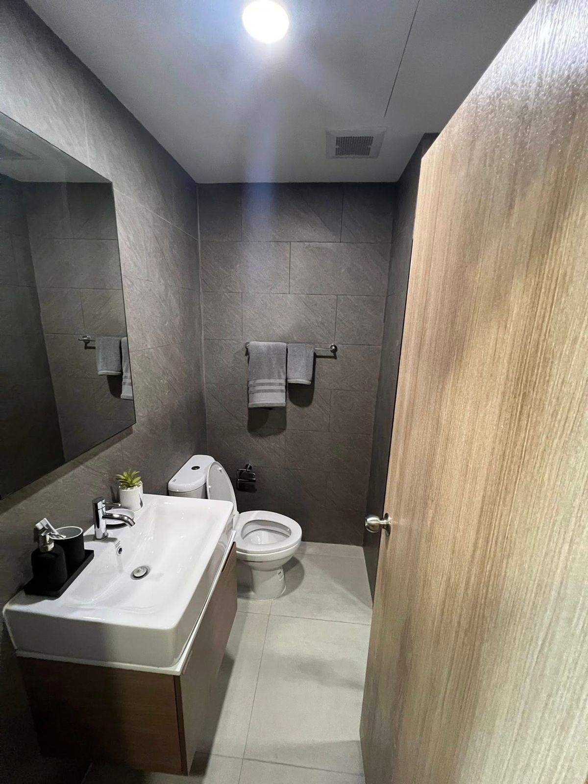 Livin Condo - Compact Studio Near MRT Phasi Charoen