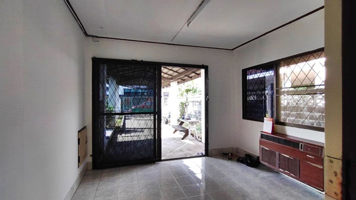 Two-story house near Ramkhamhaeng, suitable for home office or business