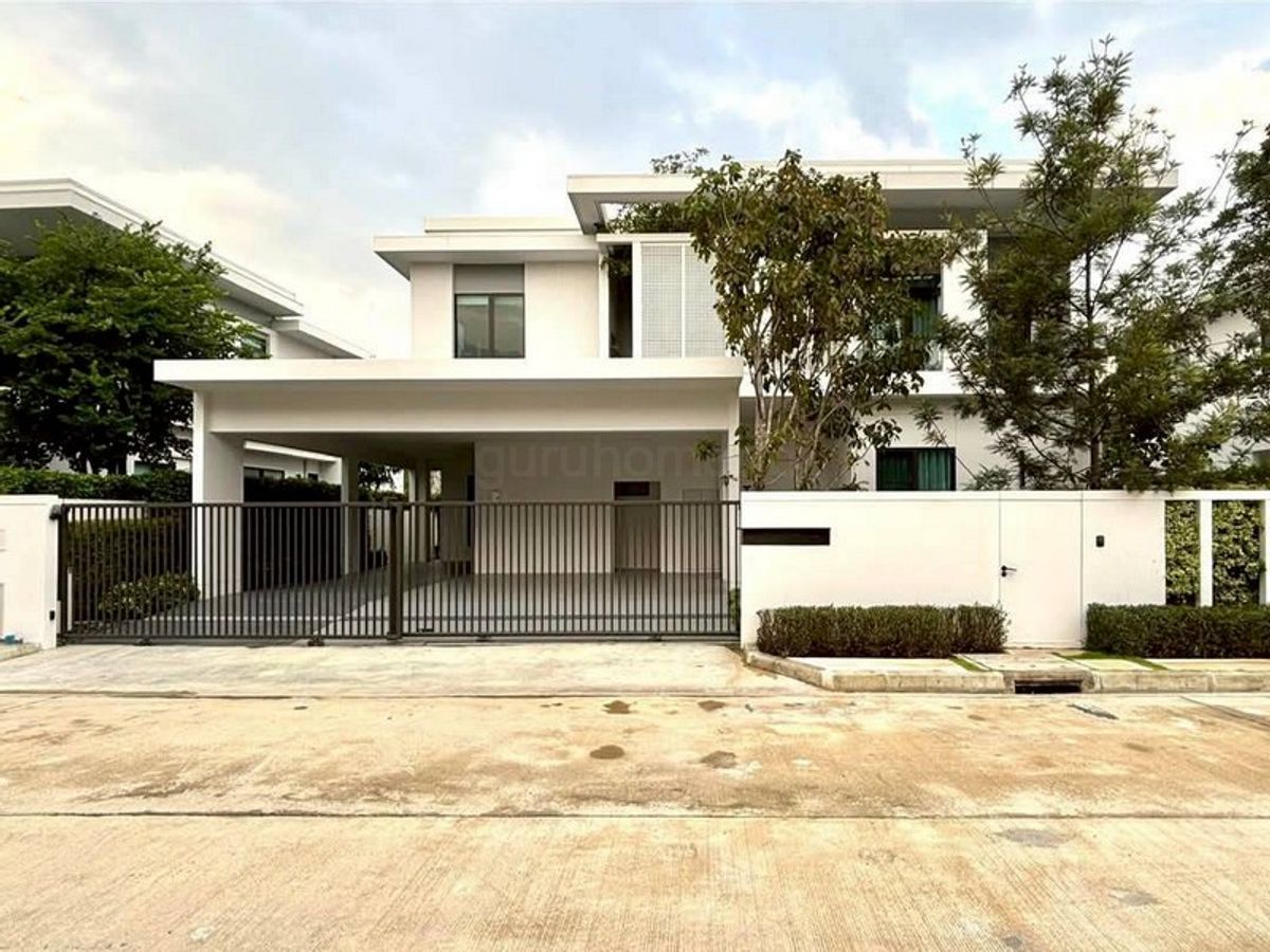 2-Storey Detached House in Bang Na with 4 Bedrooms and Pool Facilities