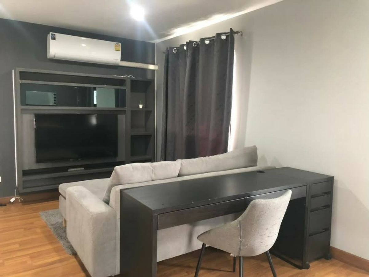Spacious Fully Furnished 1-Bedroom Condo Near MRT Bangson