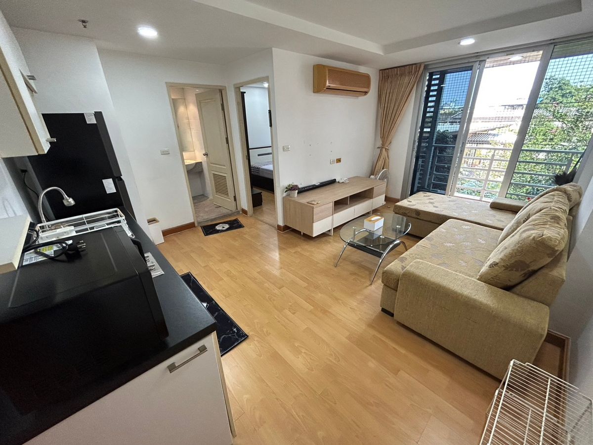 Fully Furnished 1-Bedroom Condo near BTS Krung Thon Buri