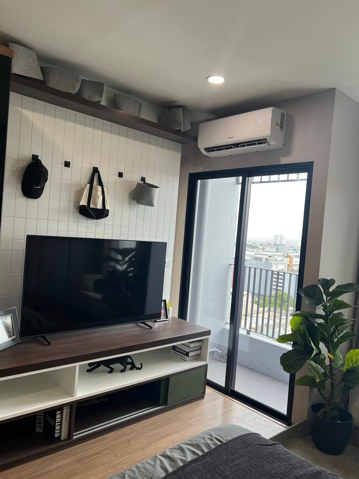 Livin Condo - Compact Studio Near MRT Phasi Charoen