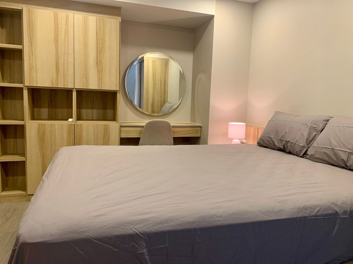 Luxurious 1-bedroom condo near BTS National Stadium