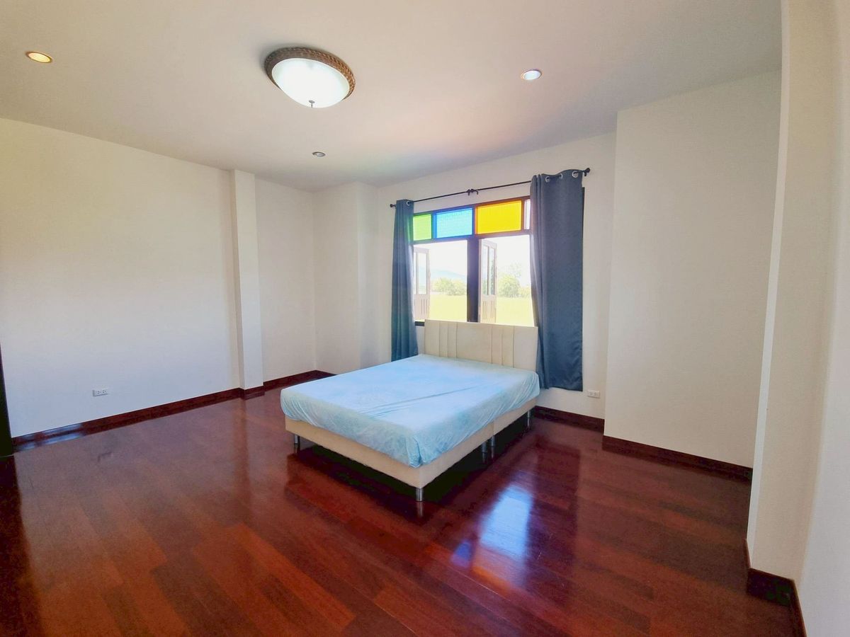 Two-Story Villa near Gat, 6 Bedrooms, Fully Furnished