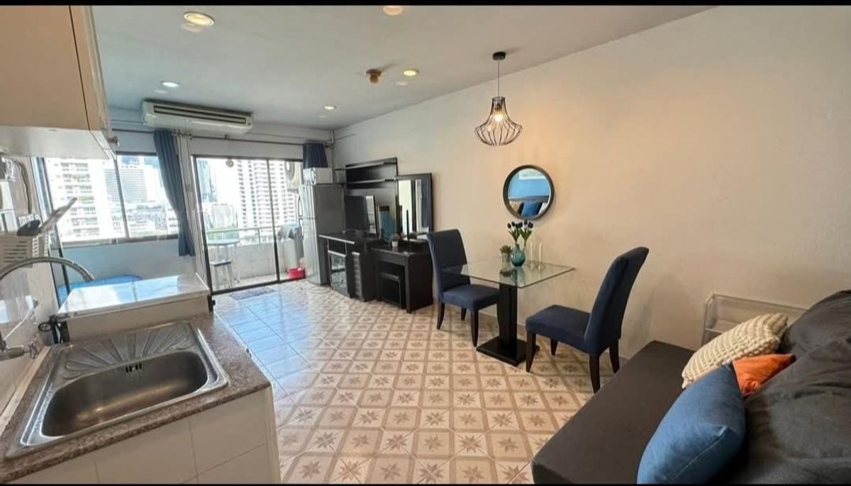 Cozy Studio near Sukhumvit with City View
