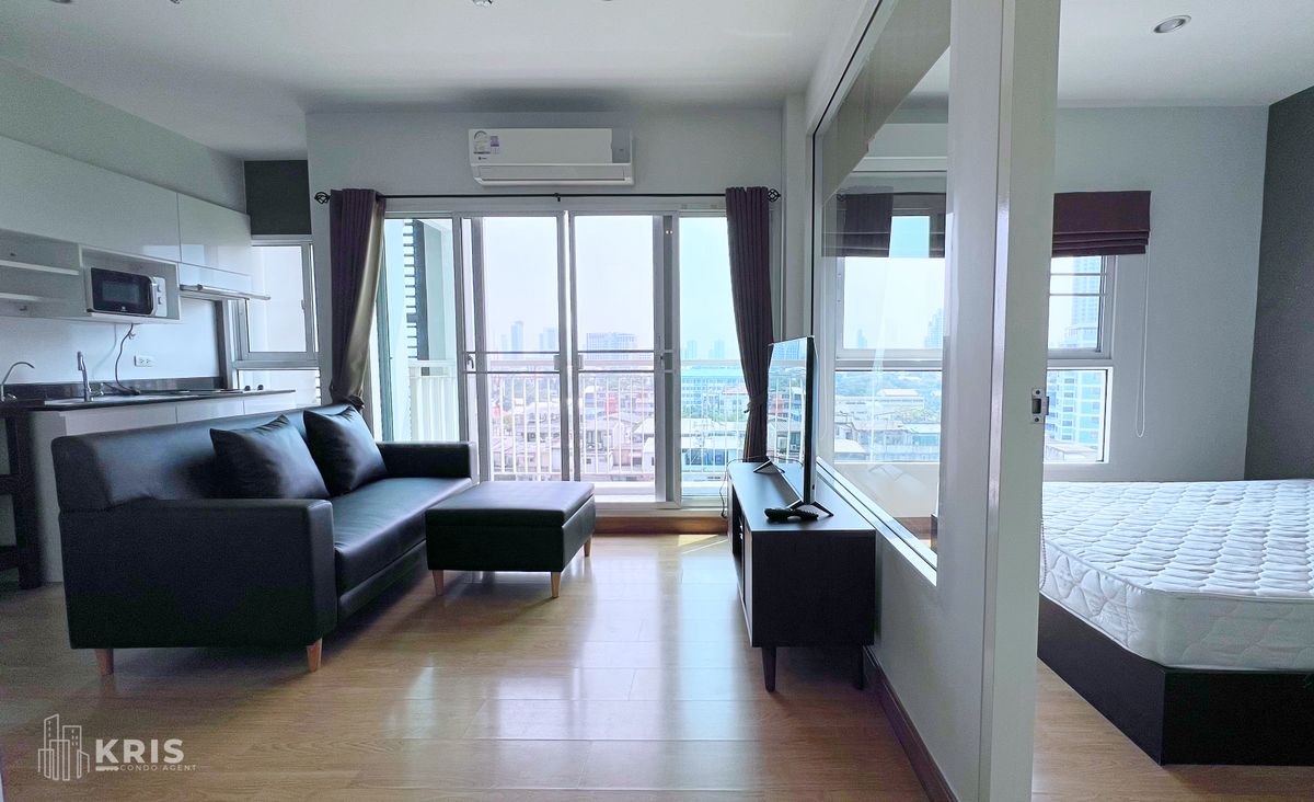 Fully Furnished 1-Bedroom Apartment Near BTS Stations
