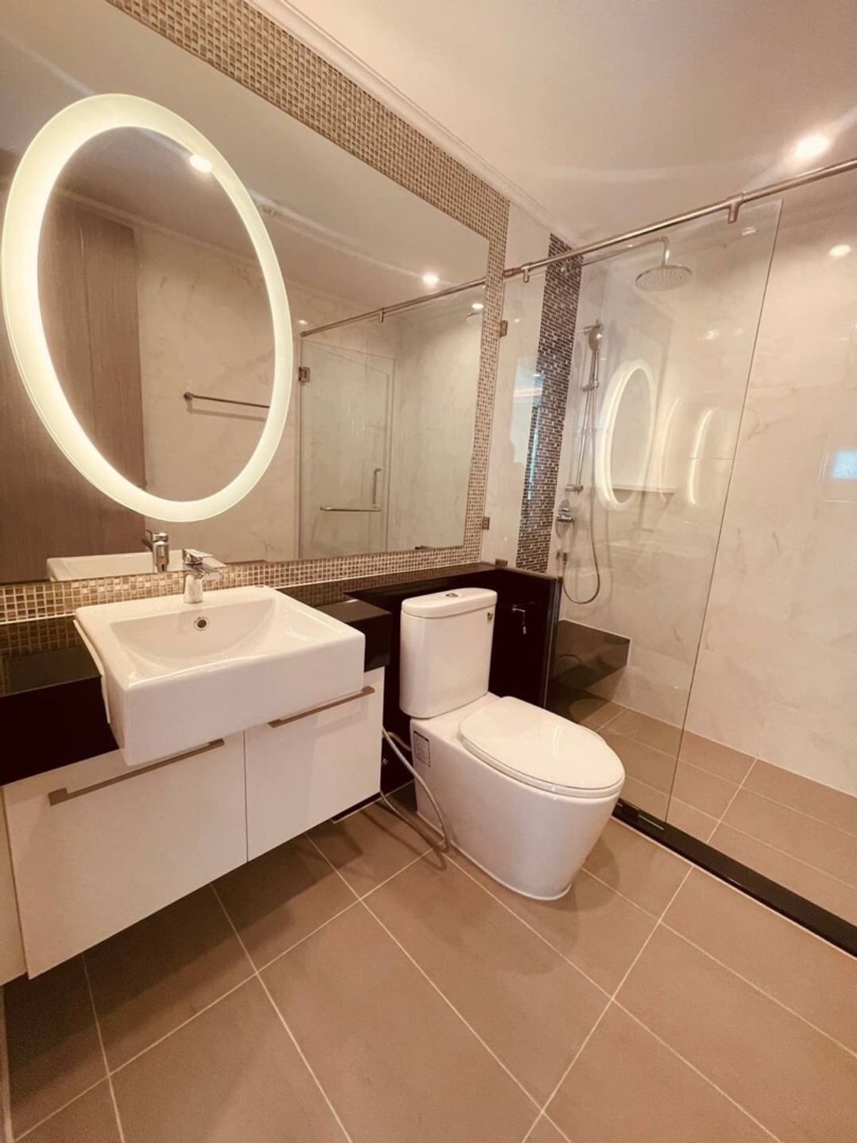 Stylish 2-Bedroom Apartment with City View