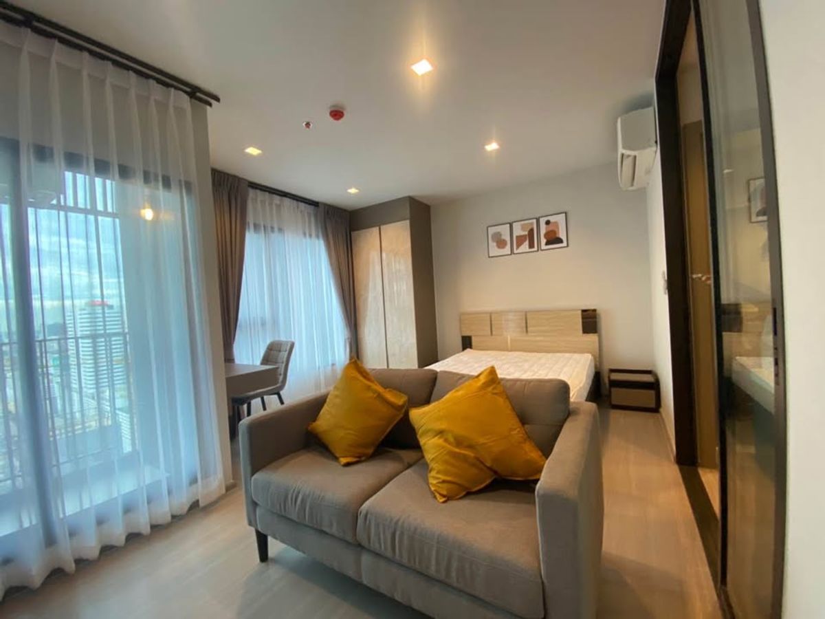 Life Asoke - Rama 9 Studio Apartment