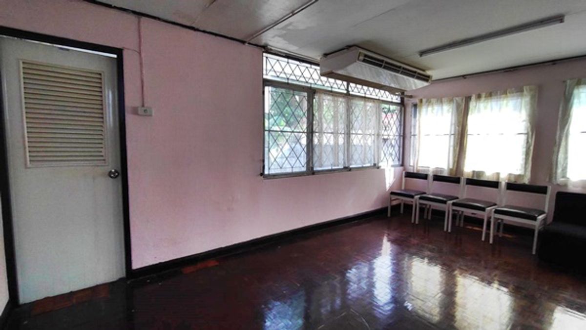 Two-story house near Ramkhamhaeng, suitable for home office or business
