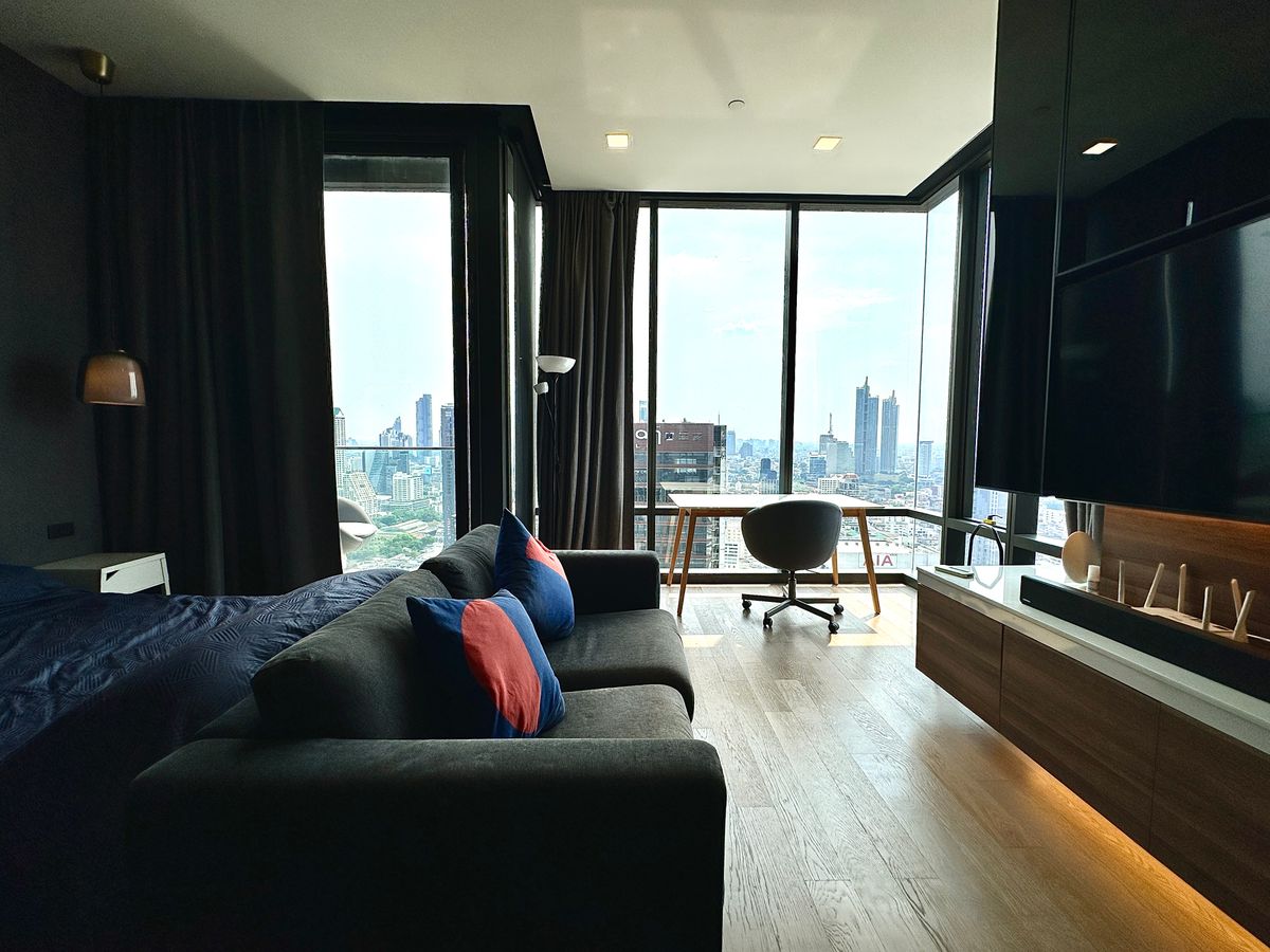 Ashton Silom - Modern 1-Bedroom Condo near BTS Chong Nonsi