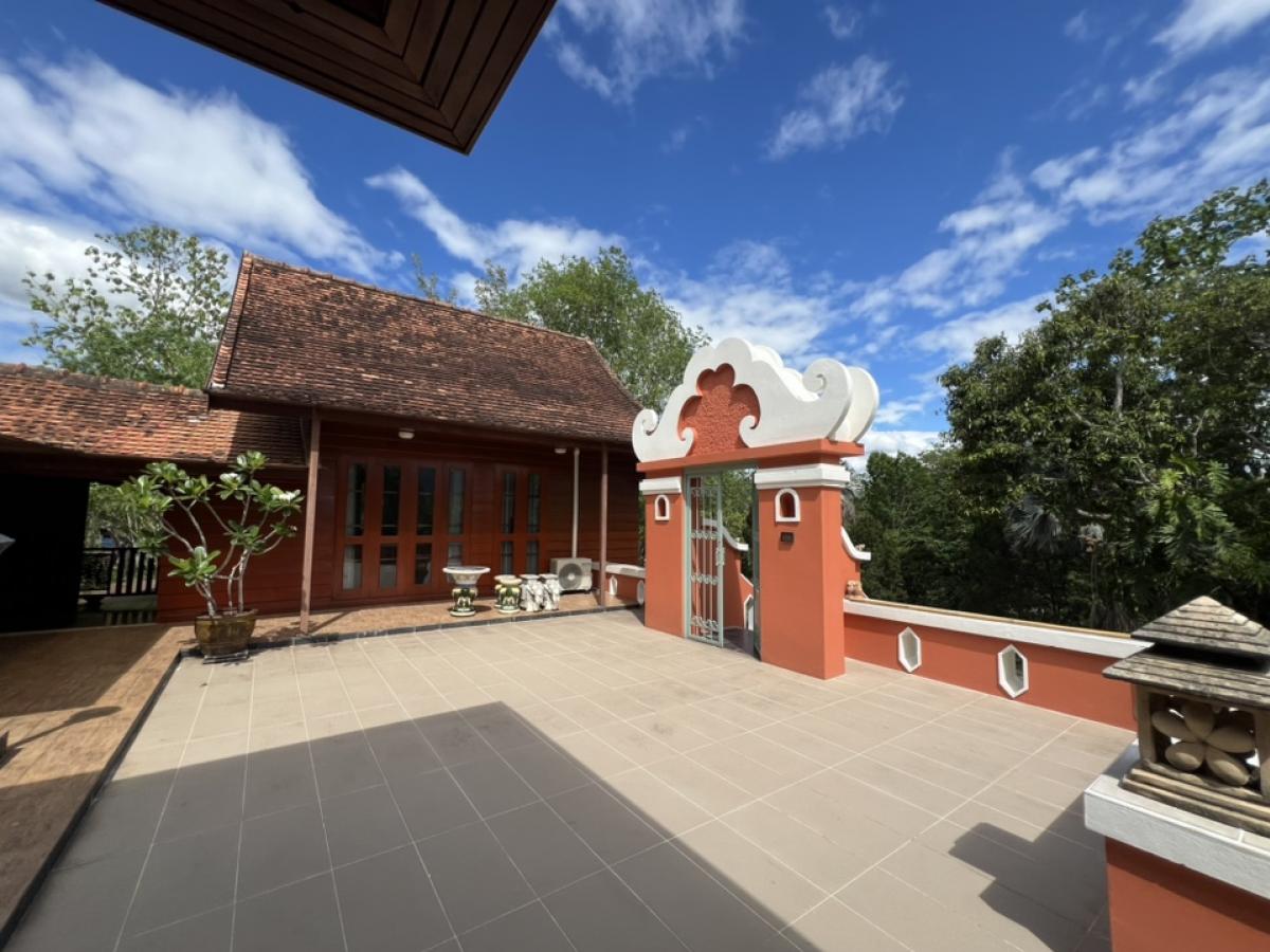 2-Story Wooden House with Pool in Mae Rim, Near Prem International School