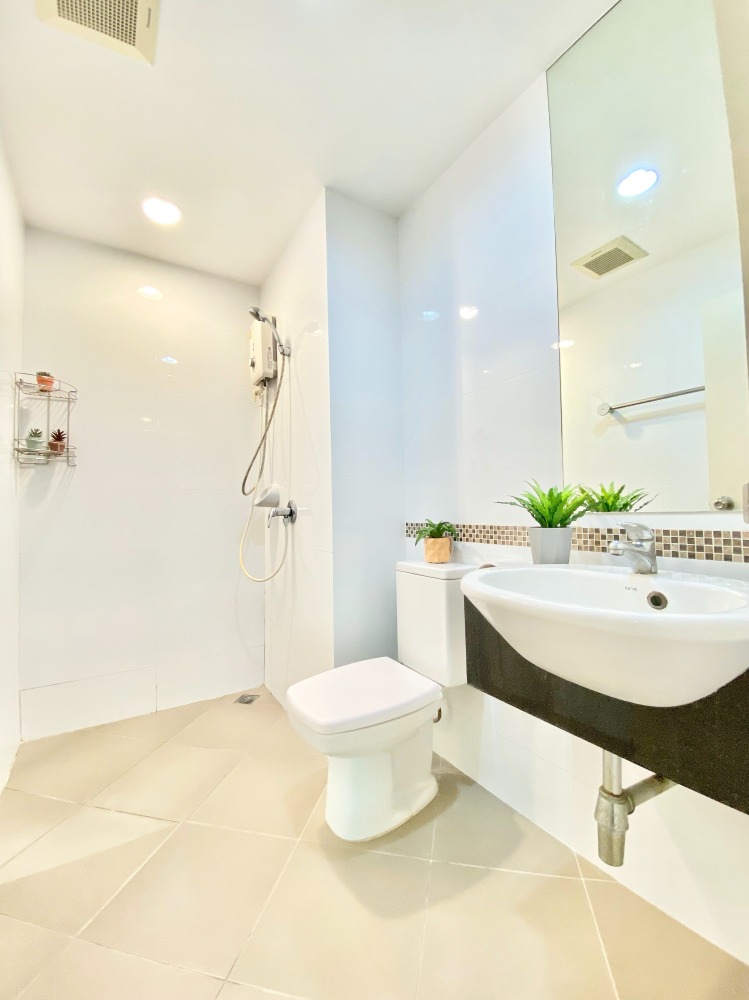Freemode Fire Kaset-Navamintra Condo - Convenient Location, Fully Furnished