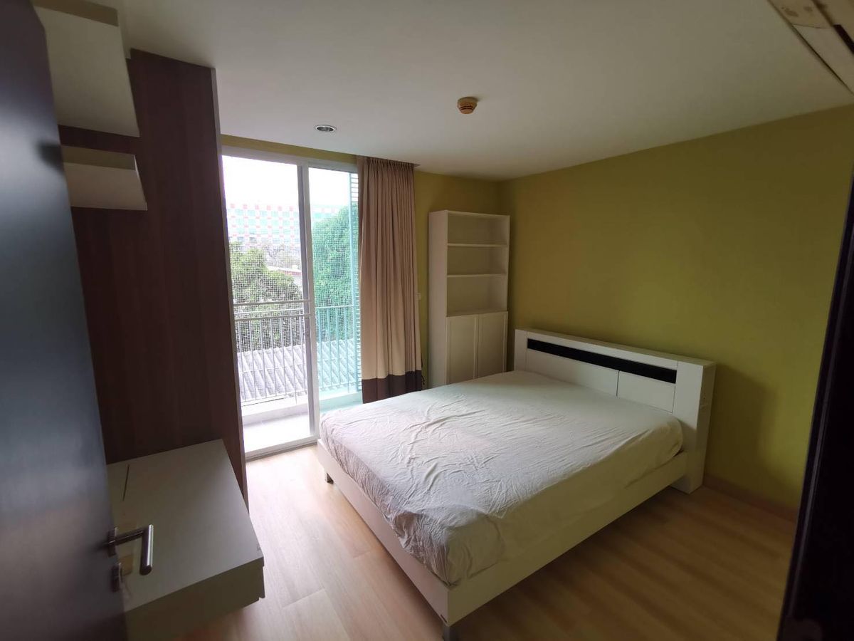 3 Bedroom Apartment near MRT Lat Phrao with Full Amenities
