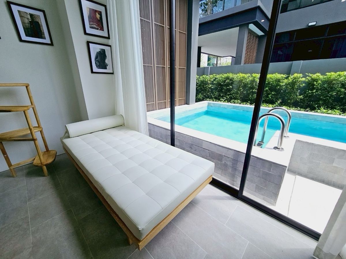 Luxury 3-Storey Pool Villa at Honor Yothinpattana