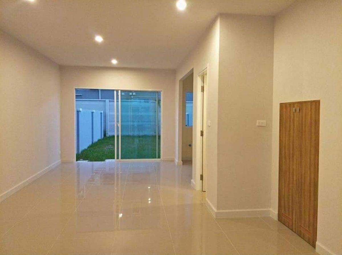 3-storey townhome near Muang Thong Thani