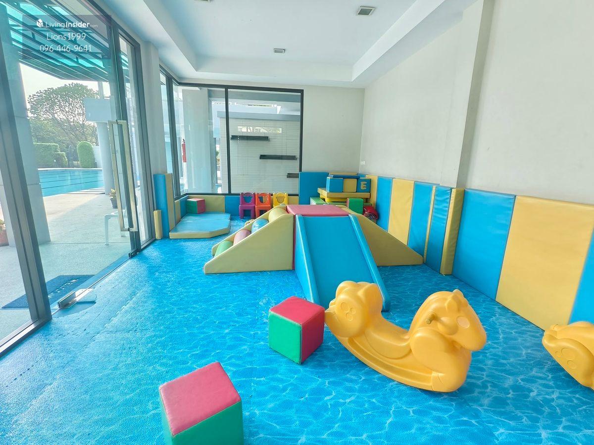 Large House in Manthana Village, Krungthep Kreetha 7 with Extensive Amenities