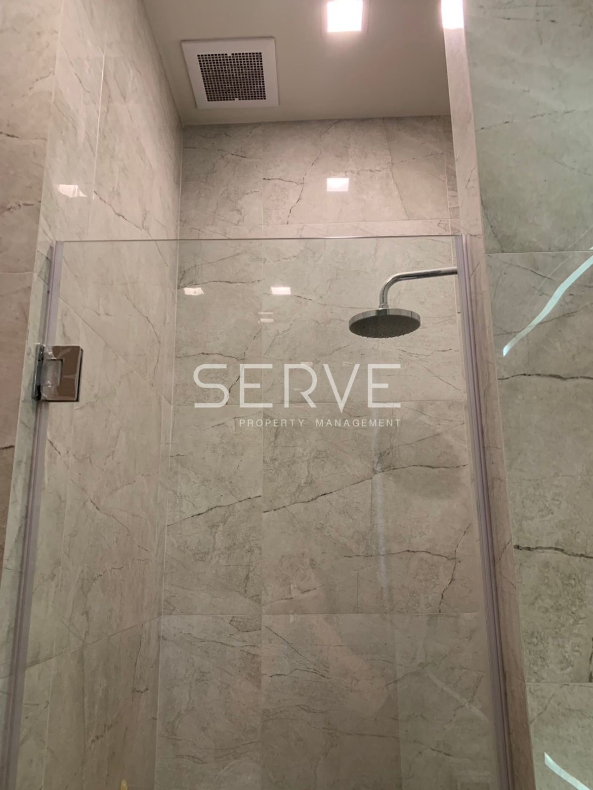 Noble Around 33 Studio Condo near BTS Phrom Phong