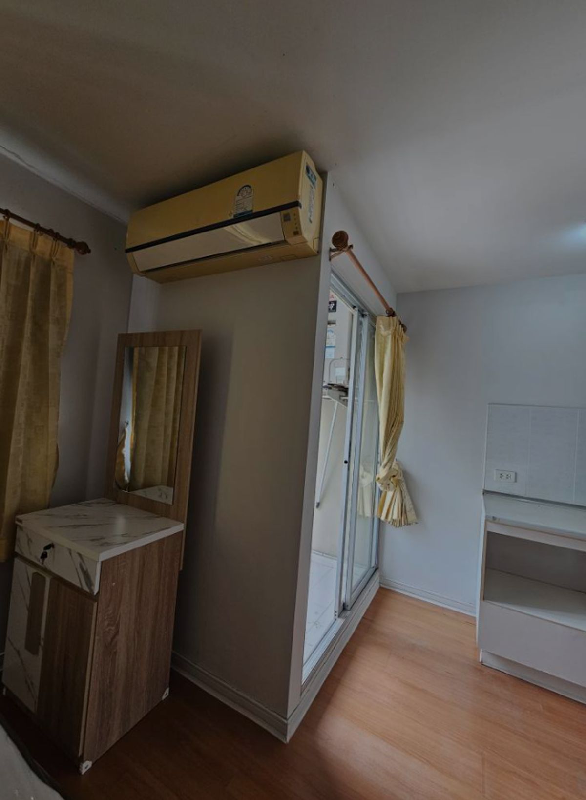 Studio Apartment at LPN Bodin Ramkamhang, 25 sqm, 8th Floor