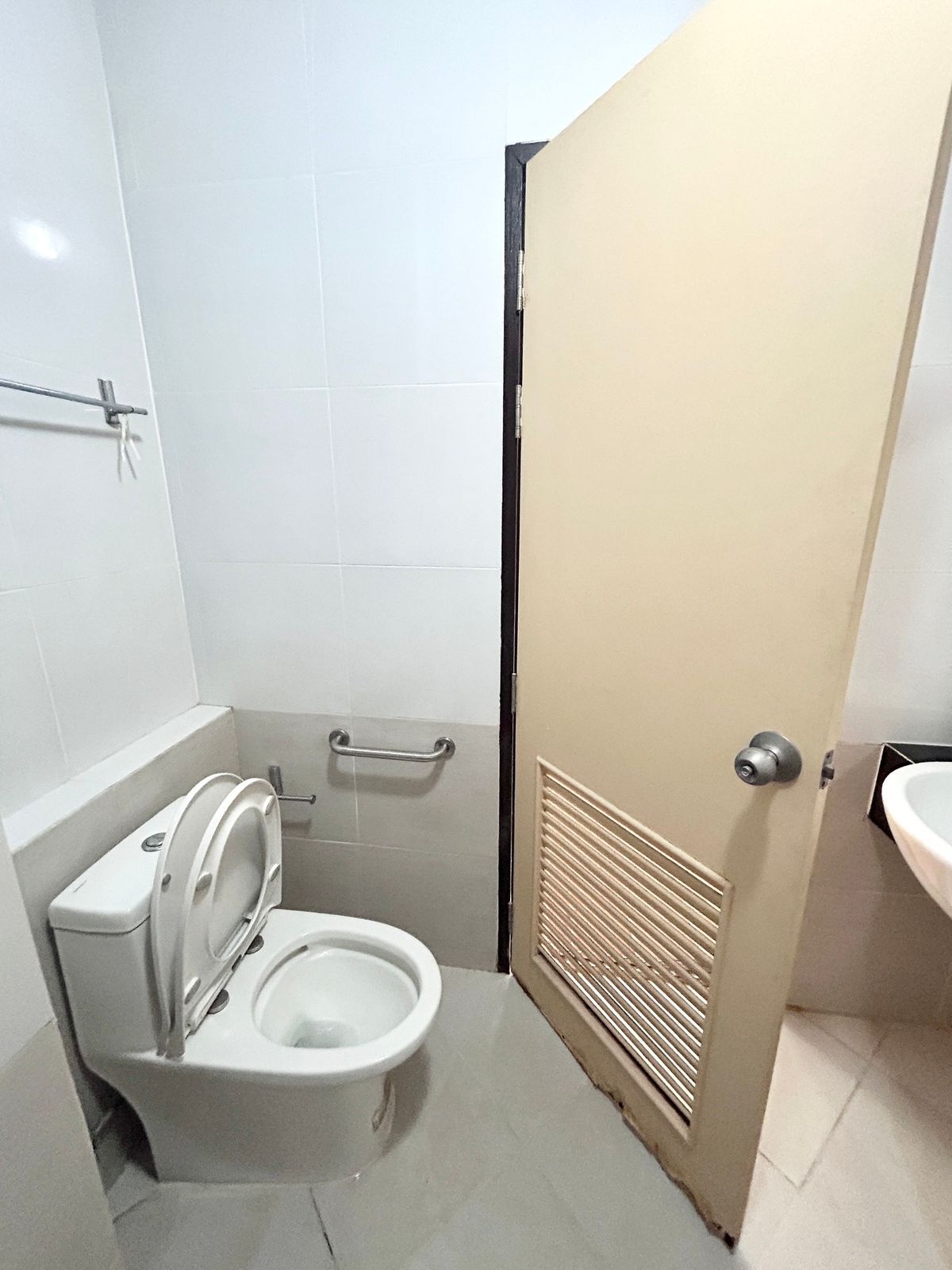 B Condo Bangna - Studio Apartment with Fresh Renovation