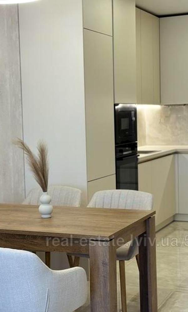 Designer Renovated Apartment in Avalon Yard Complex with Modern Amenities