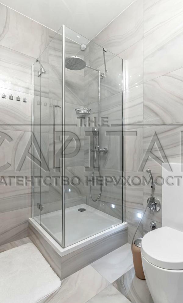 Premium 3-Room Apartment with Panoramic City View in Novopecherski Lipki Complex