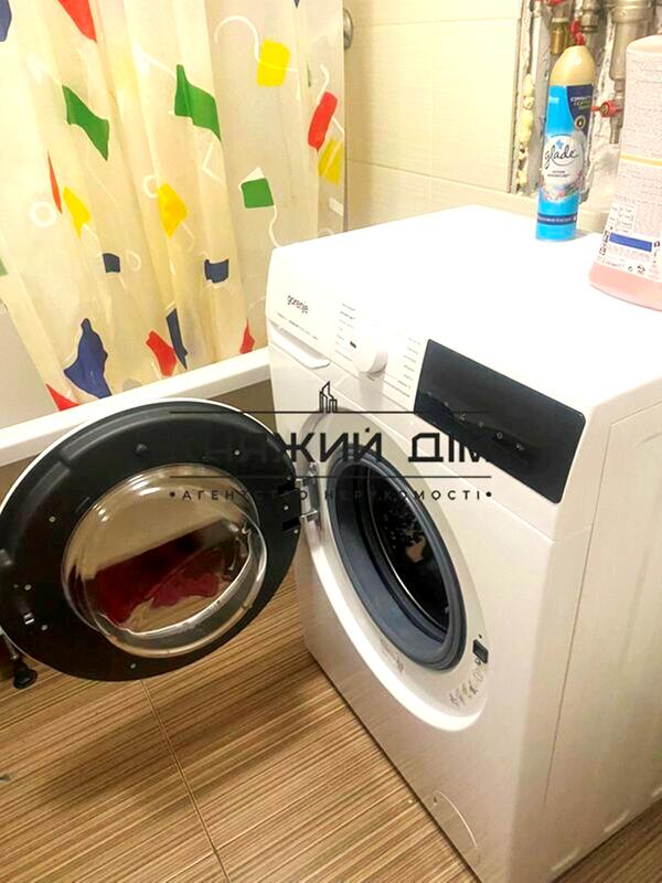 Studio Apartment on Svitlytskogo Street, Well-Equipped, Good Location