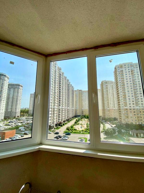 Cozy 1-Bedroom Apartment in Brovary with Modern Amenities