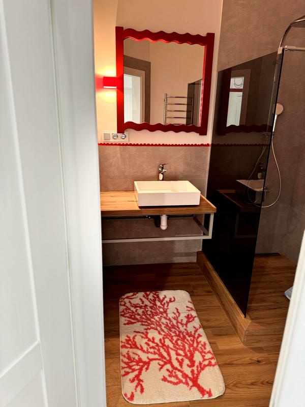 2-Room Apartment Near City Center with Spacious Rooms
