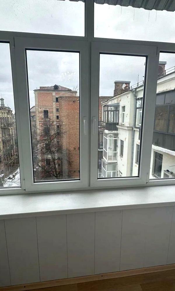 Spacious 4-Room Apartment in Central Kyiv, Near Khreshchatyk