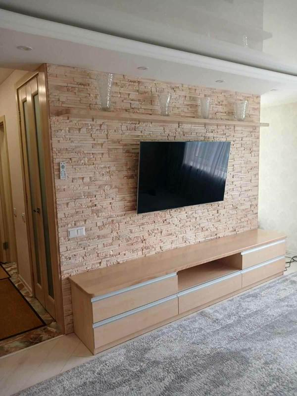 Spacious 2-room apartment near Golosiyivsky Park with designer renovation